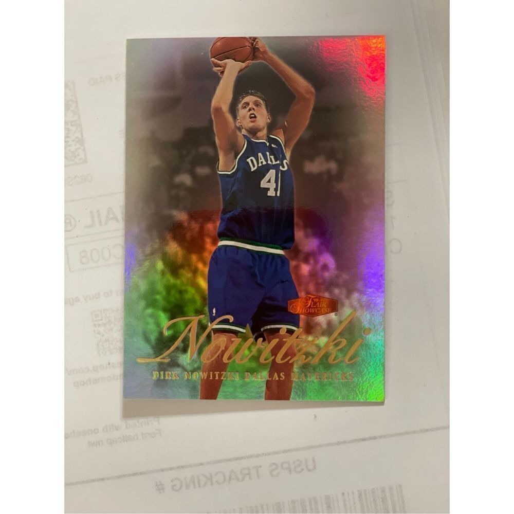 2000 Dirk Nowitzki Flair Showcase #25 in mint condition/grade
